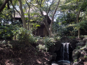 旧東慶寺仏殿と小滝